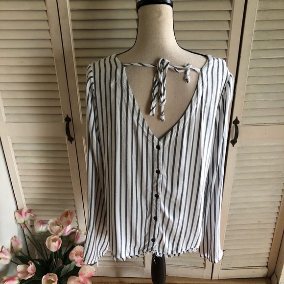 Cloth & Stone Stripe Button Back Top W/ Fringe Hem - Picture 6 of 8